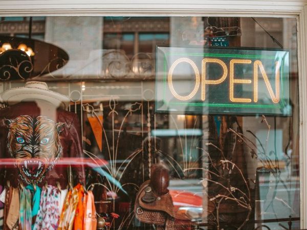 Thrifty Tales: A Quirky Guide to Thrifting and&nbsp;Reselling